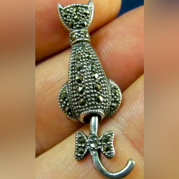 Vintage 925 Silver Marcasite Cat Pin with moving tail. In perfect condition. - Picture 2 of 6